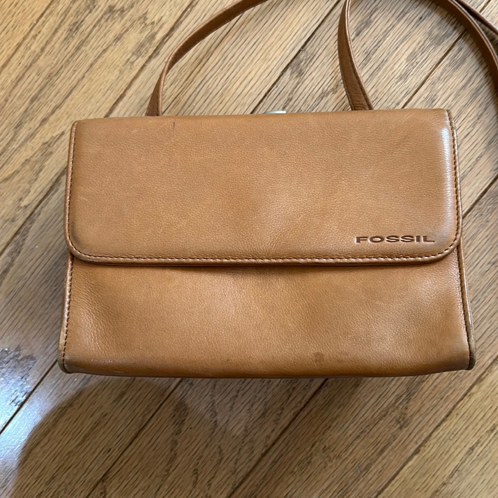 Fossil leather crossbody.